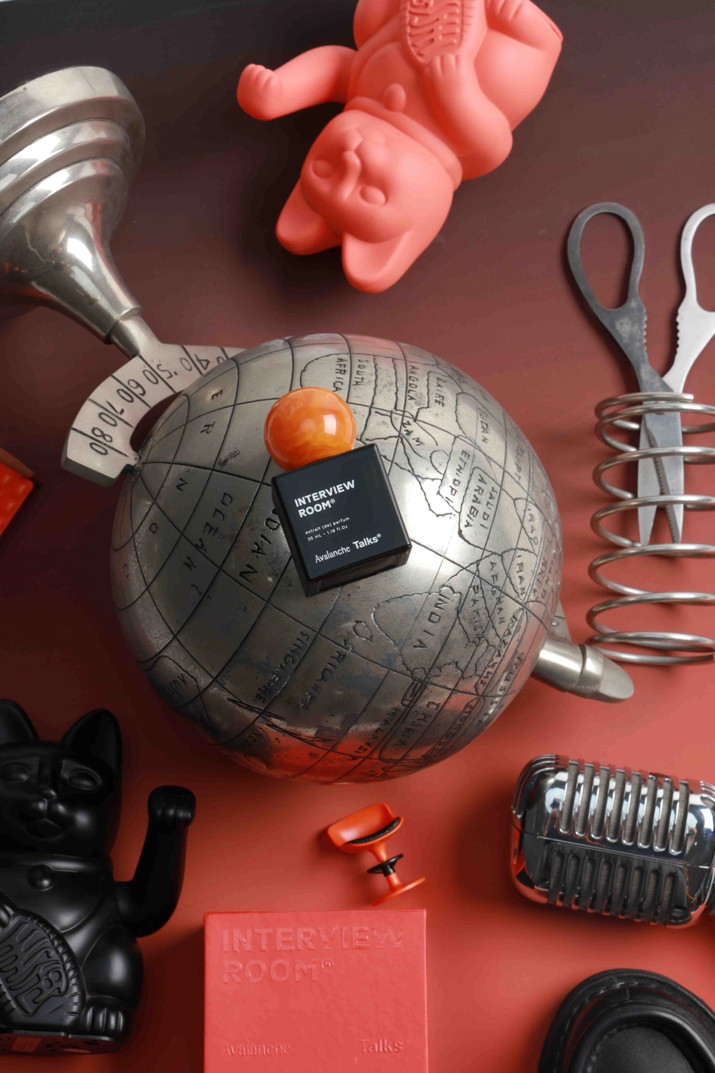 Parfum Avalanche Interview Room