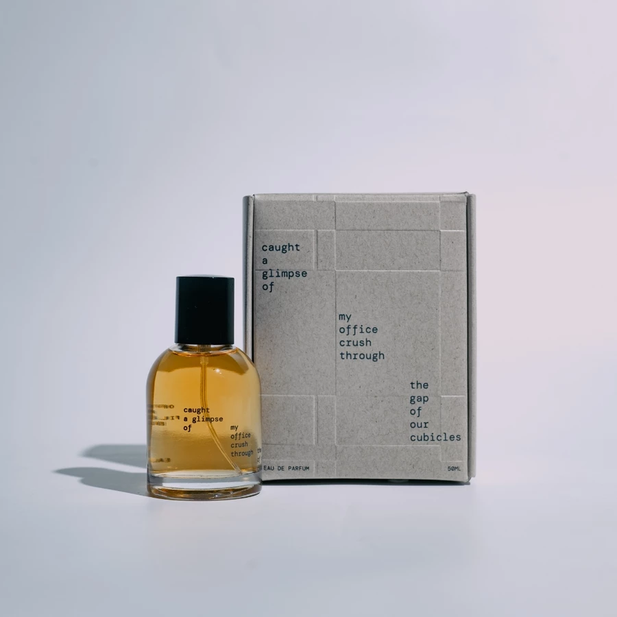 Parfum Oaken Lab Caught a Glimpse of My Office Crush Through the Gap of Our Cubicles